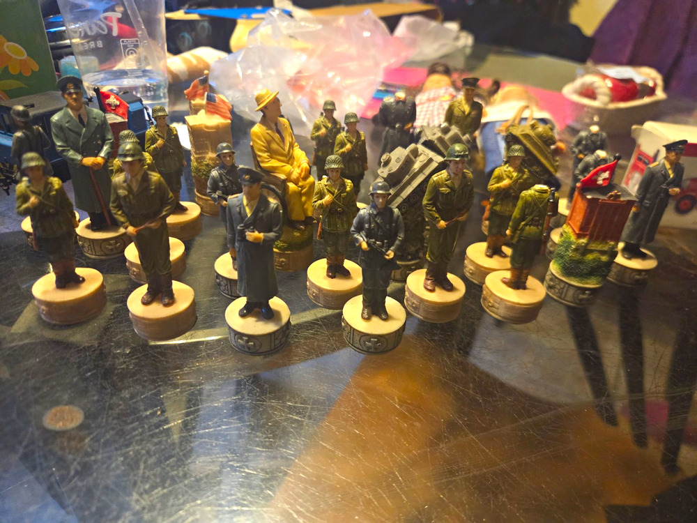 Hitler Vs. Roosevelt: Wwii Hand-Painted Themed Chess Pieces By Italfama DAMAGED